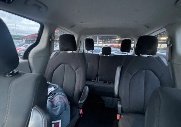 Chrysler Pacifica cena 86900 przebieg: 171400, rok produkcji 2018 z Warszawa małe 436